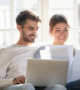 Couple looking at laptop, Mortgage Broker, Mortgage Lender, Mortgage Rates, First Time Home Buyer